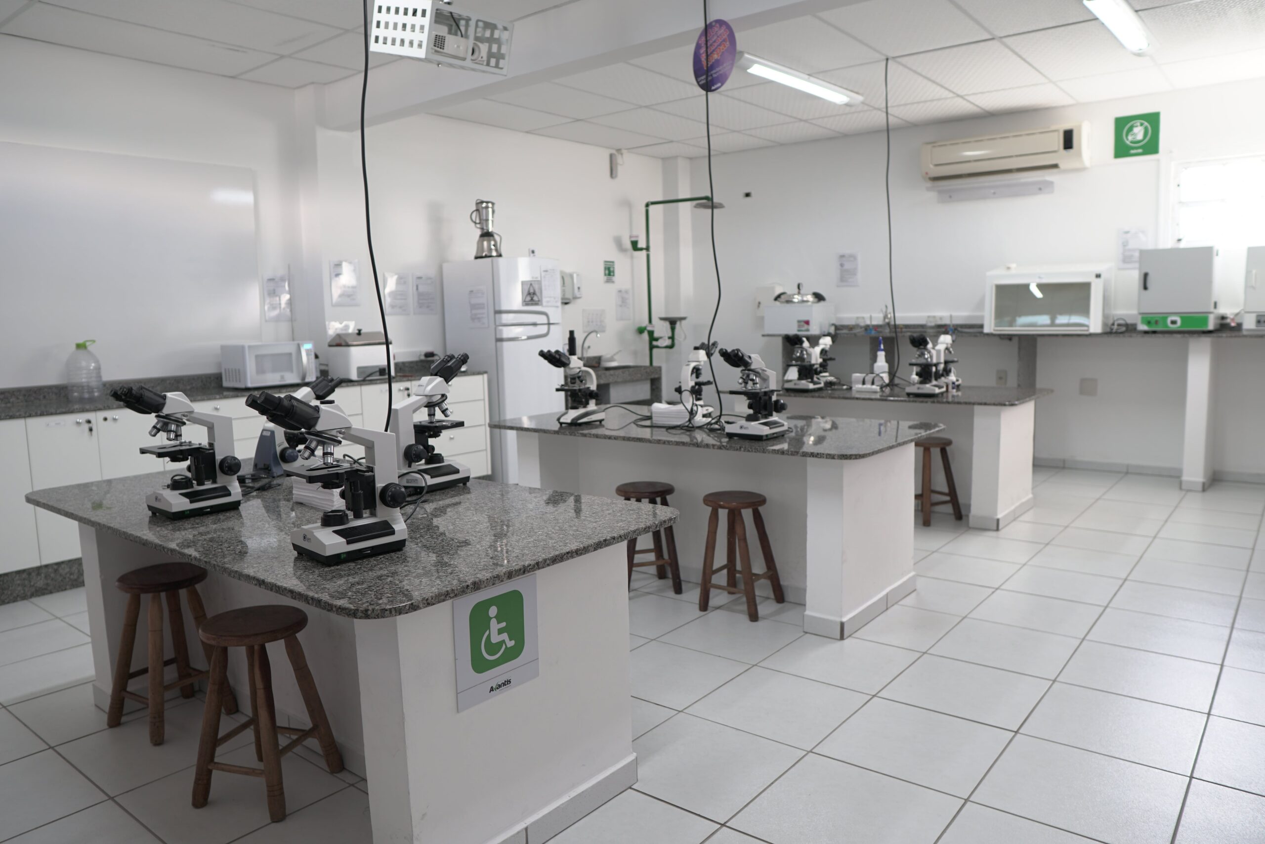 colegio_LAB MICROBIOLOGIA (2)-min